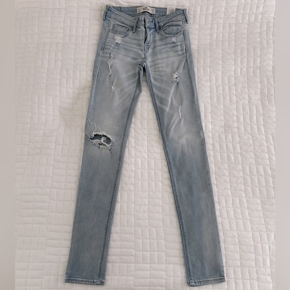 Hollister Jeans - Picture 1 of 3